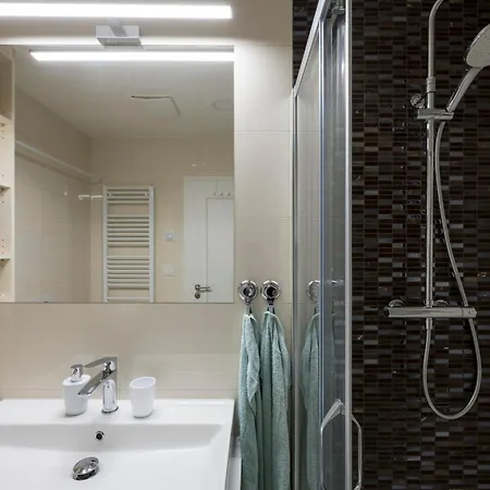Craftsapartment -Free Parking, King Size Beds, Netflix And Nintendo