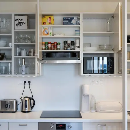 Craftsapartment -Free Parking, King Size Beds, Netflix And Nintendo Prag